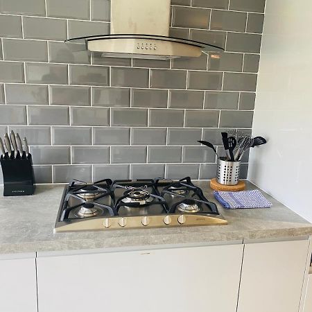 Modern Family Home With Off-Road Parking Cardiff Luaran gambar