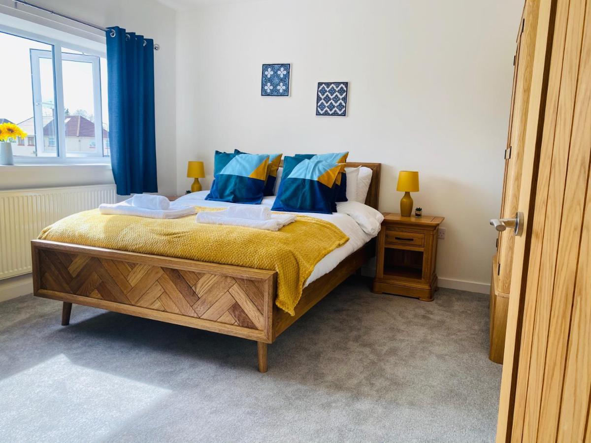 Modern Family Home With Off-Road Parking Cardiff Luaran gambar