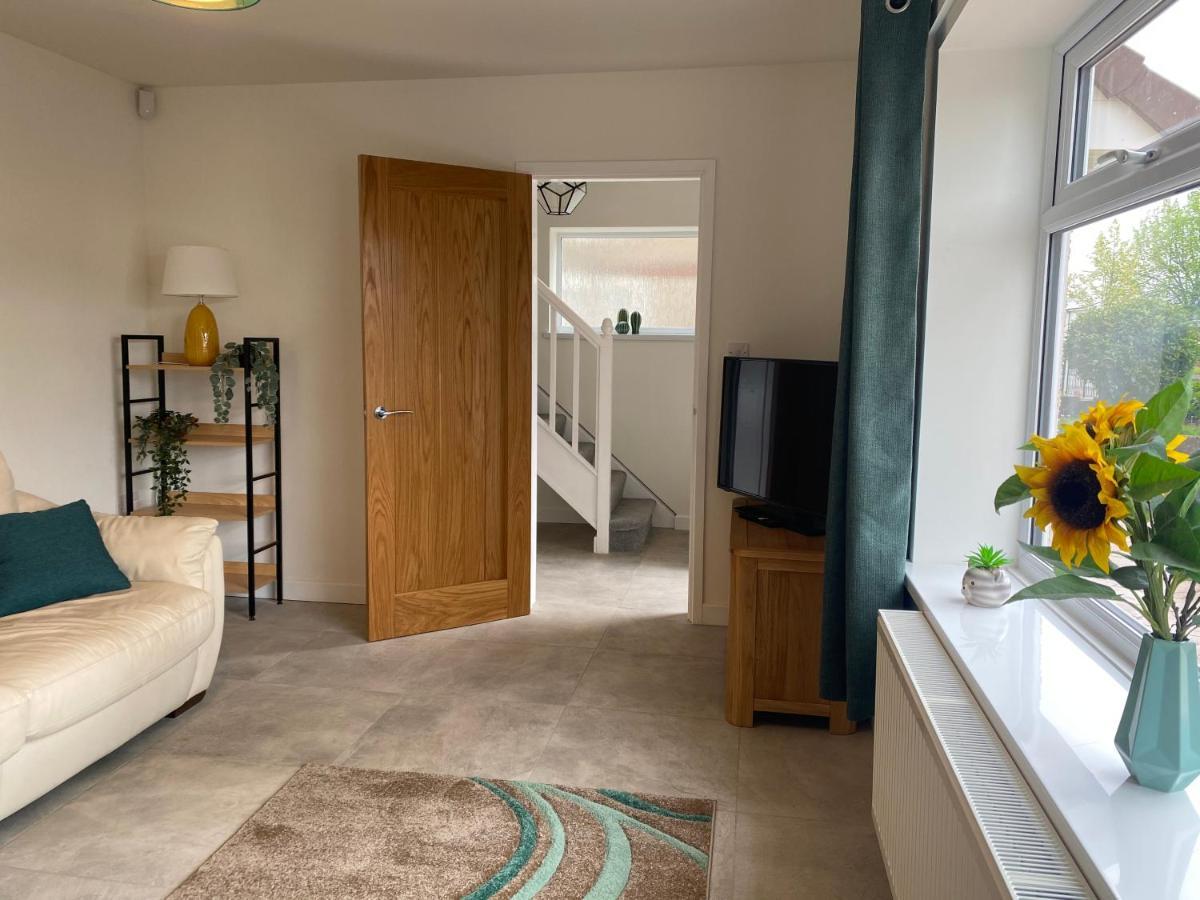 Modern Family Home With Off-Road Parking Cardiff Luaran gambar