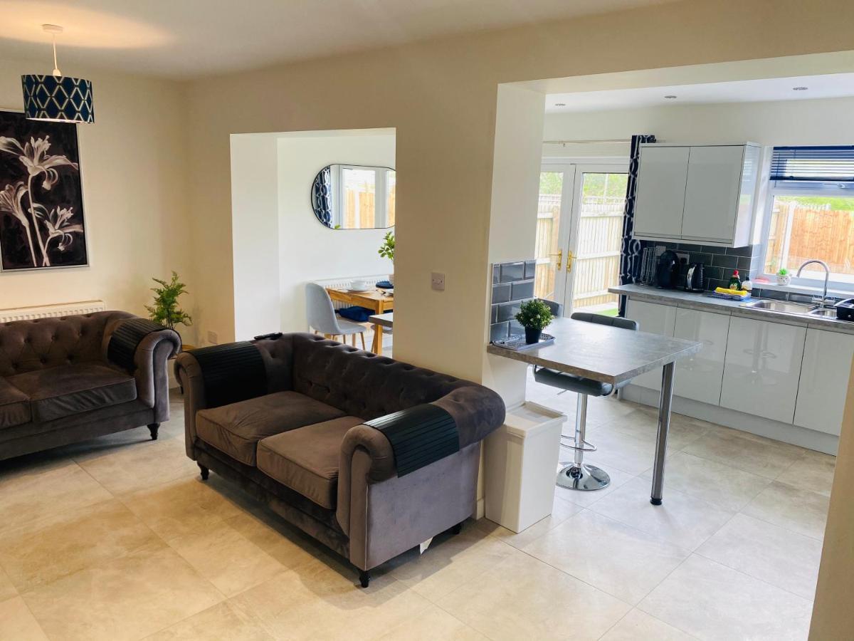 Modern Family Home With Off-Road Parking Cardiff Luaran gambar