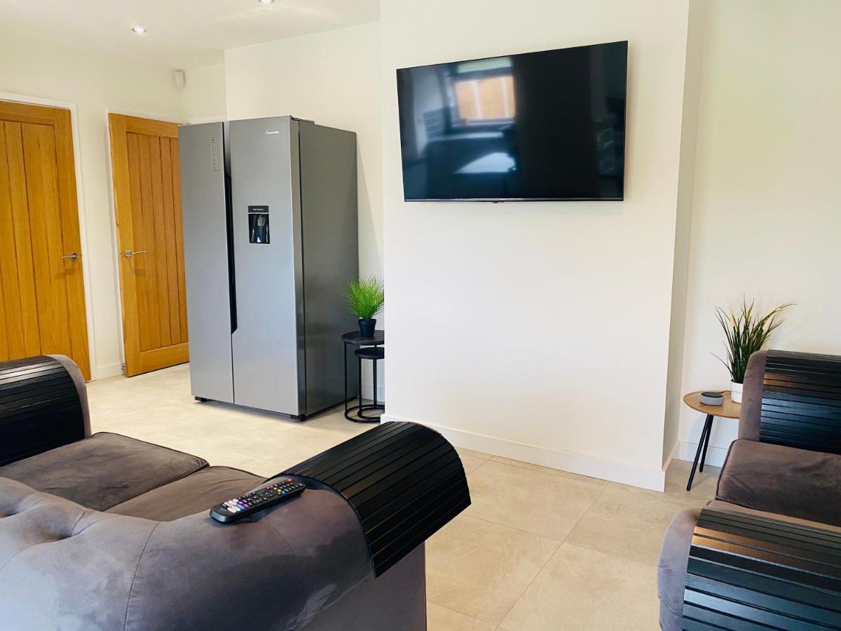 Modern Family Home With Off-Road Parking Cardiff Luaran gambar