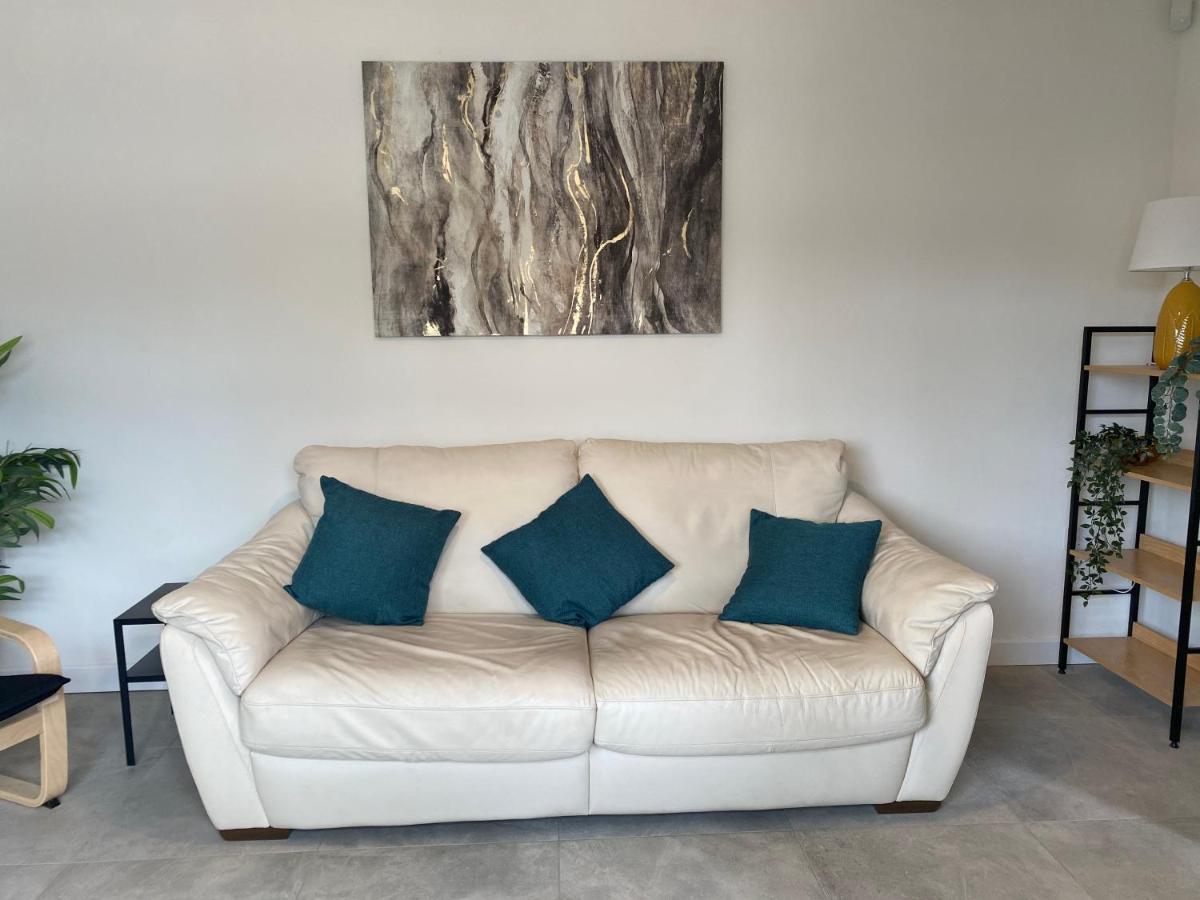 Modern Family Home With Off-Road Parking Cardiff Luaran gambar
